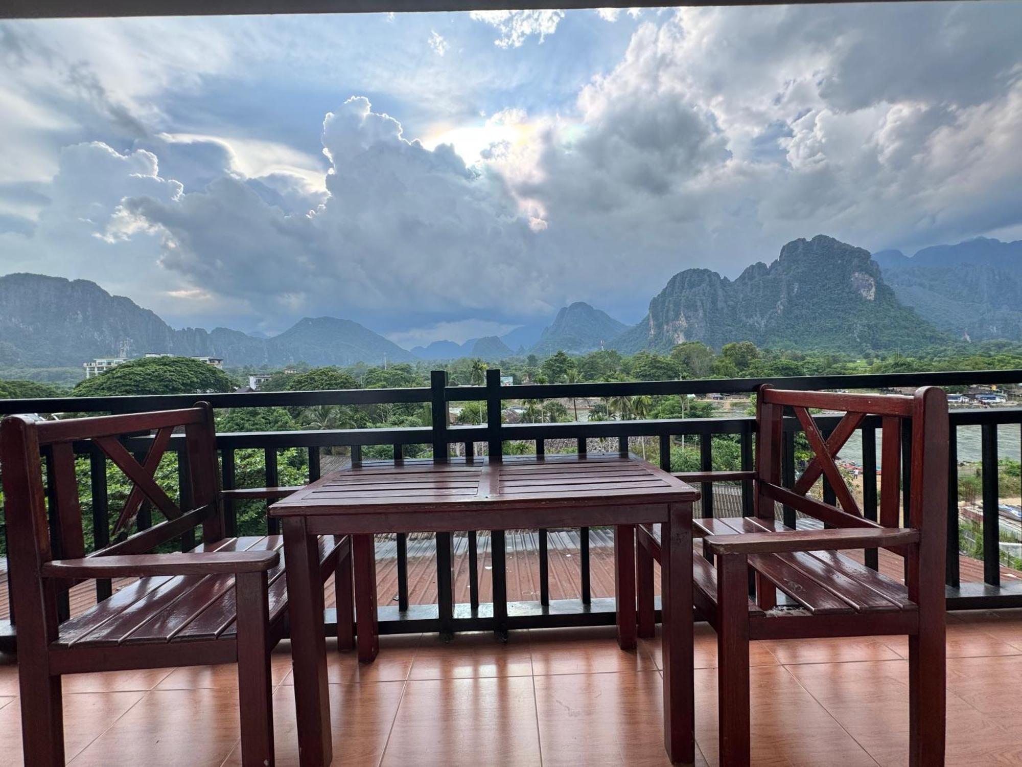 Vang Vieng Backpackers Hostel Kültér fotó